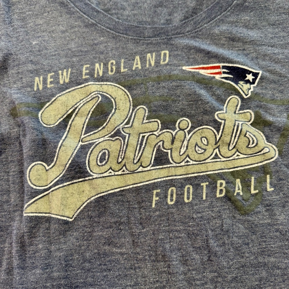 New England Patriots T Shirt Womens Large Blue Team Apparel V Neck Football Tee